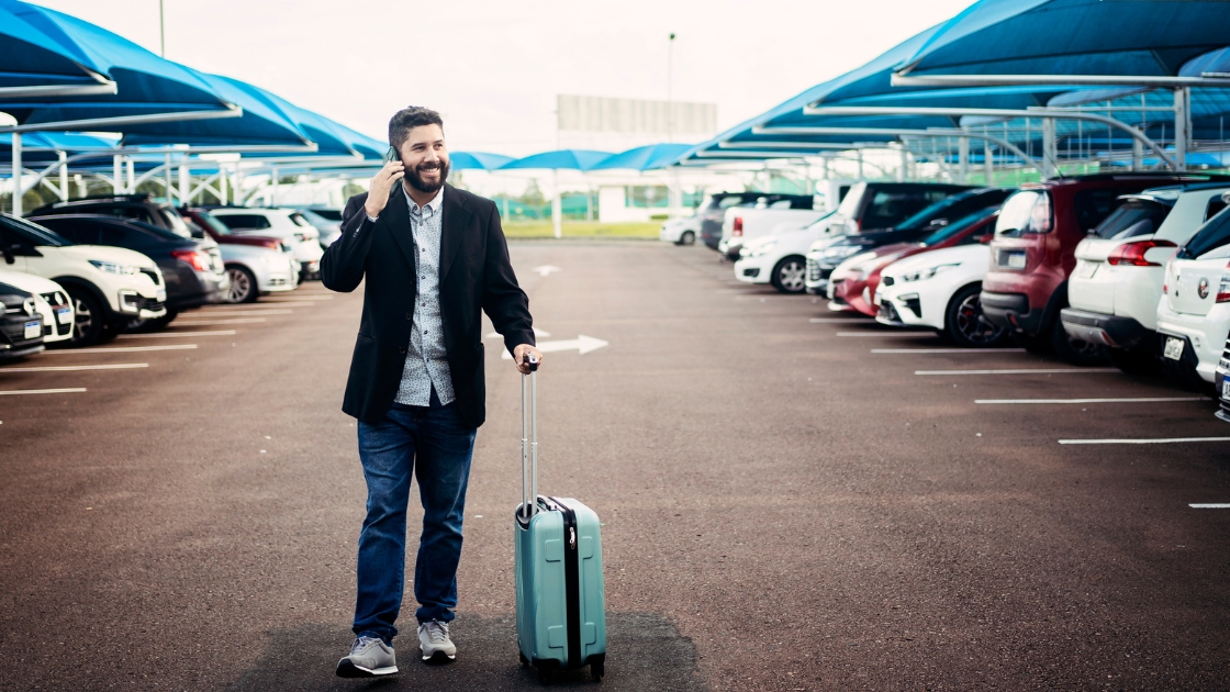 Parking przy lotnisku: wygodne i bezpieczne miejsce dla Twojego samochodu